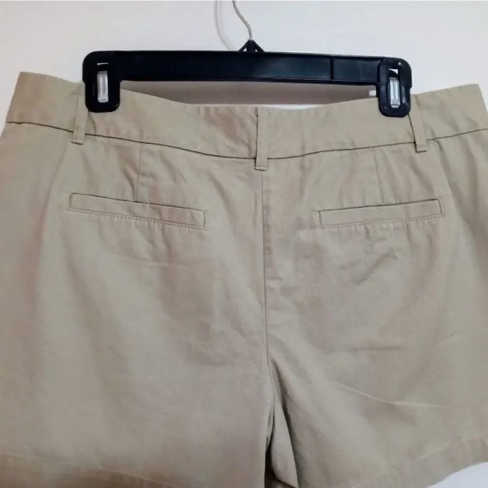Ann Taylor LOFT Khaki Modern Shorts Size 8 - Picture 6 of 11